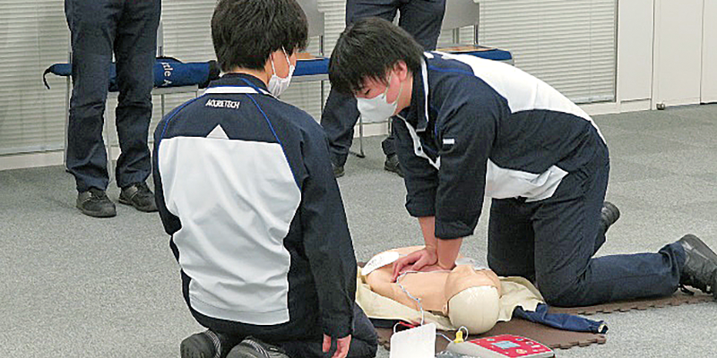 Lifesaving first aid training