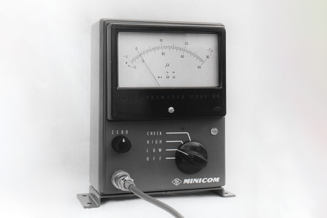 Developed transistor type small micrometer